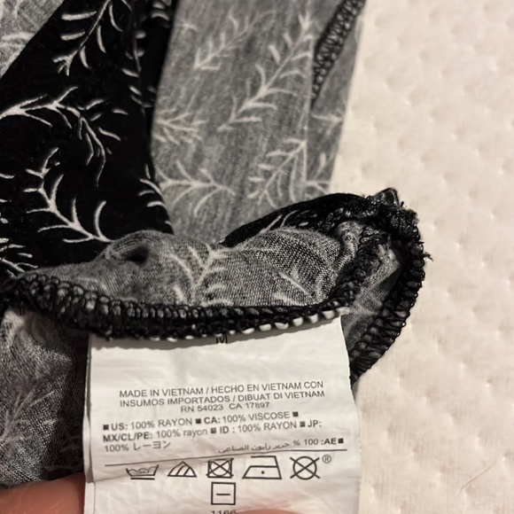 Old Navy Black Top - Picture 8 of 8